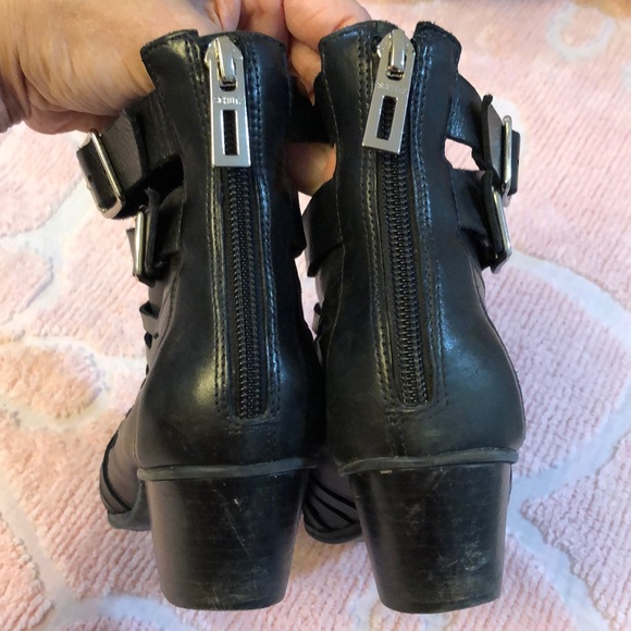 39/8 Schutz Black Leather Goth Witchy Buckle Strappy Boots Booties Magic Coven - Picture 4 of 14